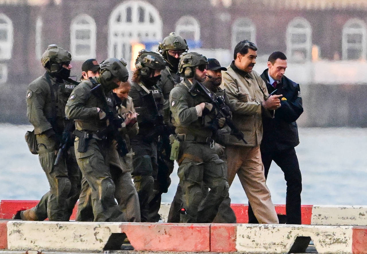 Николас Мадуро с супругой в цепях доставлены из тюрьмы на слушанья в Федеральный суд в Нью-Йорке.