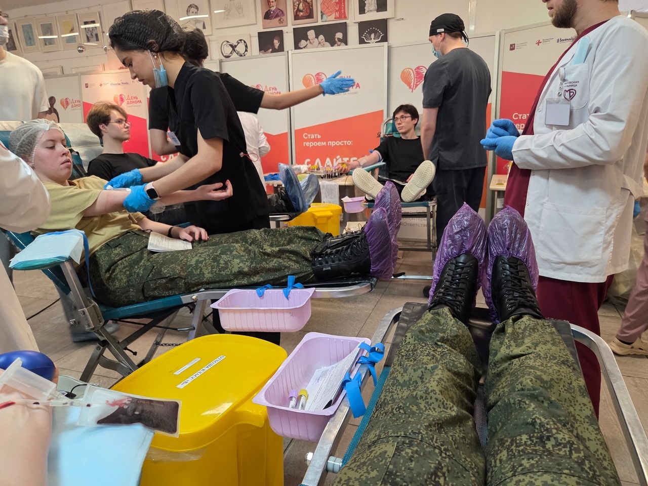 В Российском университете медицины прошла акция по сдаче донорской крови для бойцов, проходящих лечение в военных госпиталях.