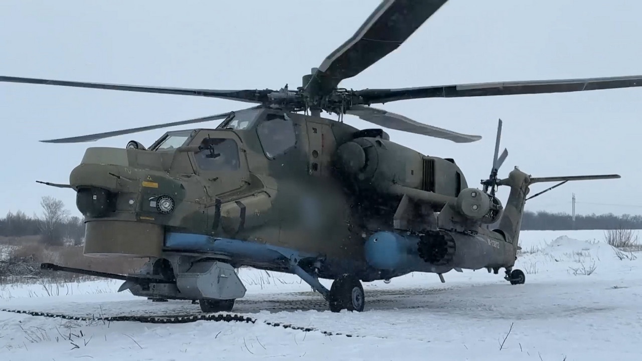 Экипаж Ми-28НМ уничтожил живую силу и бронированную технику ВСУ в зоне группировки «Центр».