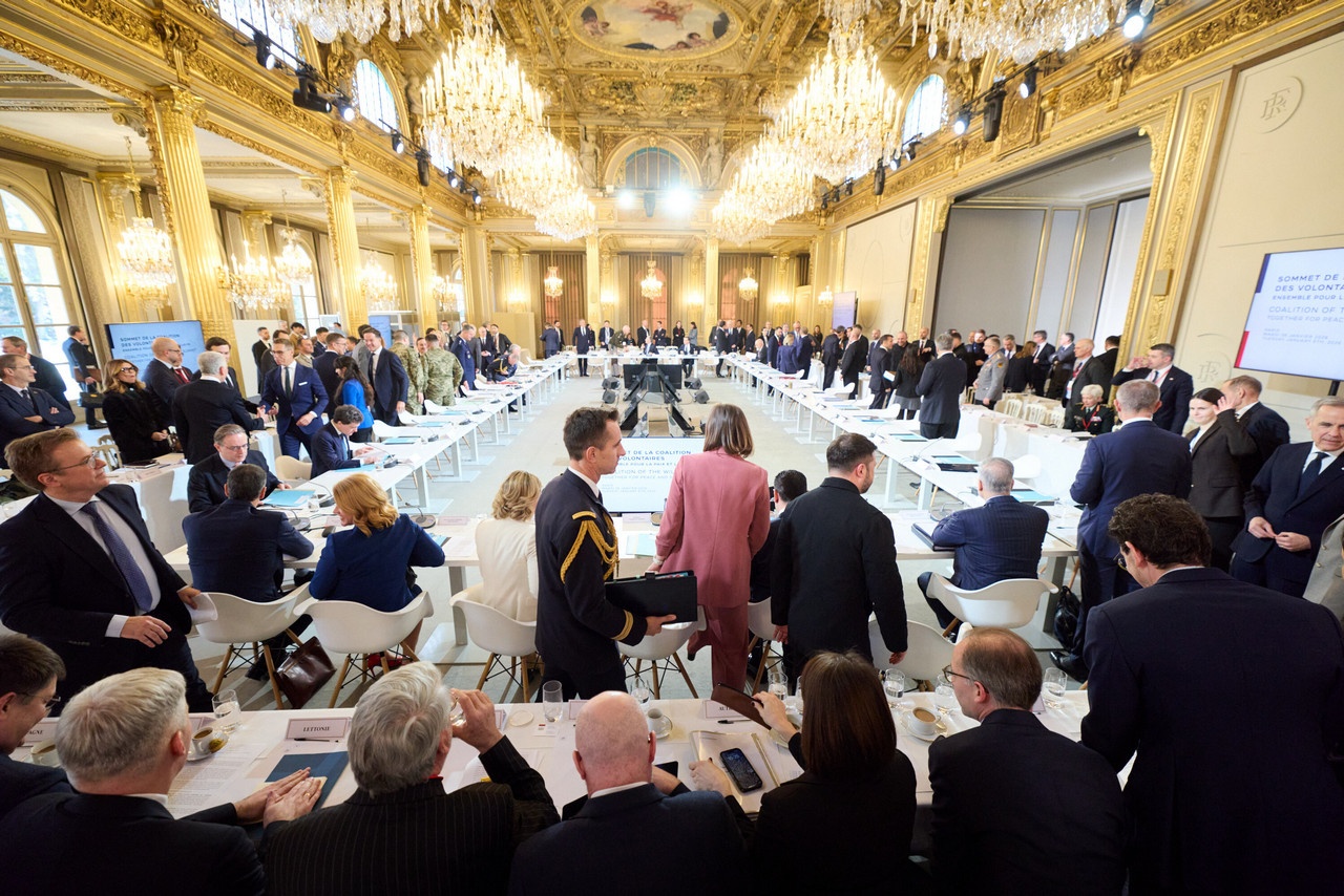 Красиво посидели «ни о чём» в Париже.