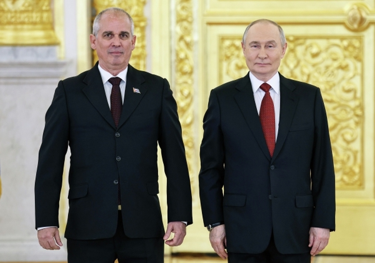Президент РФ Владимир Путин и посол Кубы в России Энрике Орта Гонсалес на церемонии вручения верительных грамот чрезвычайными и полномочными послами иностранных государств, 15 января 2026 г.