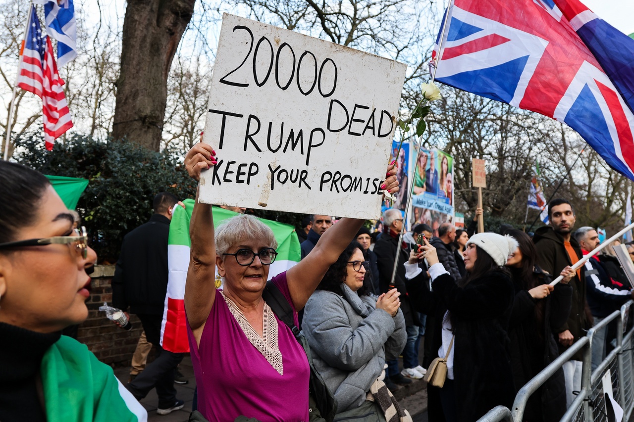 В Лондоне на митинге в поддержку «протестующих иранцев» мелькает число в 20 000 погибших и призыв к Трампу вмешаться.