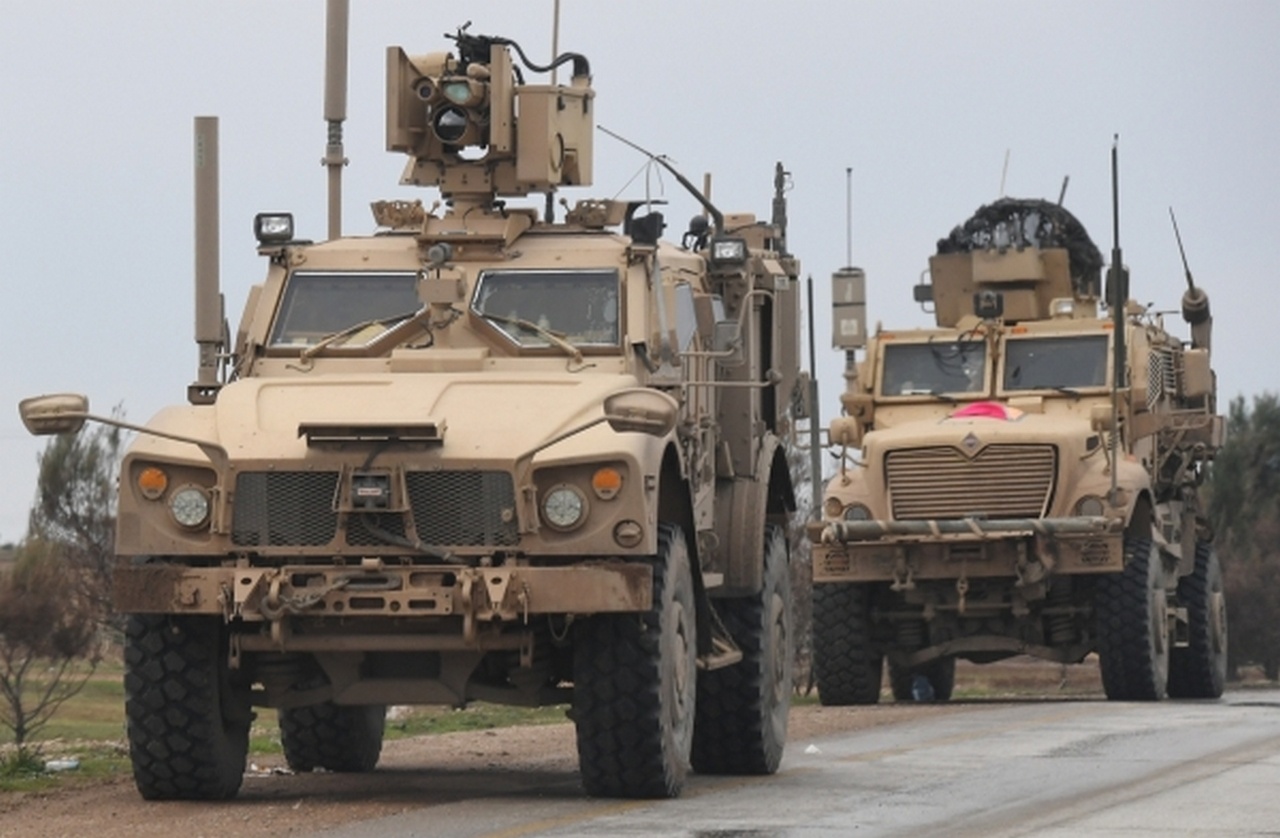 Патруль США на дороге из Ракки в Хасеке, 2020 г.