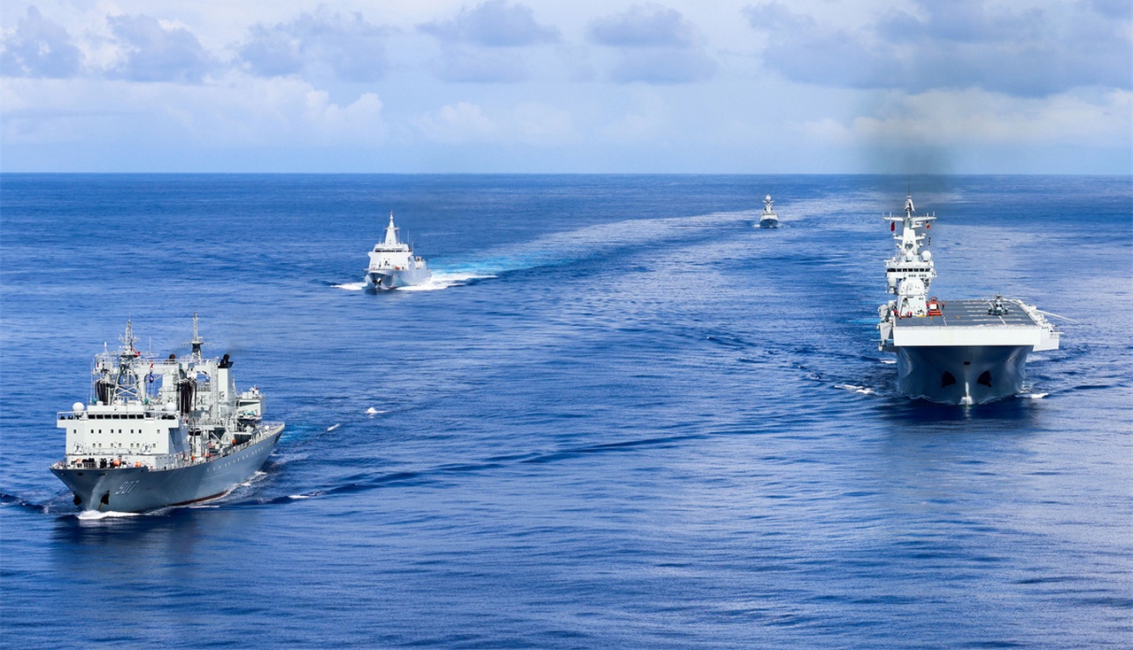 Десантная флотилия Южного командования НОАК во время морских учений, декабрь 2025 года.