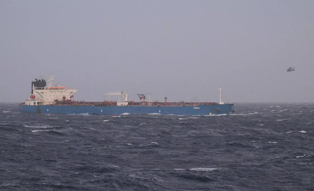 Французские ВМС задержали в нейтральных водах Средиземного моря нефтяной танкер, следовавший из России.