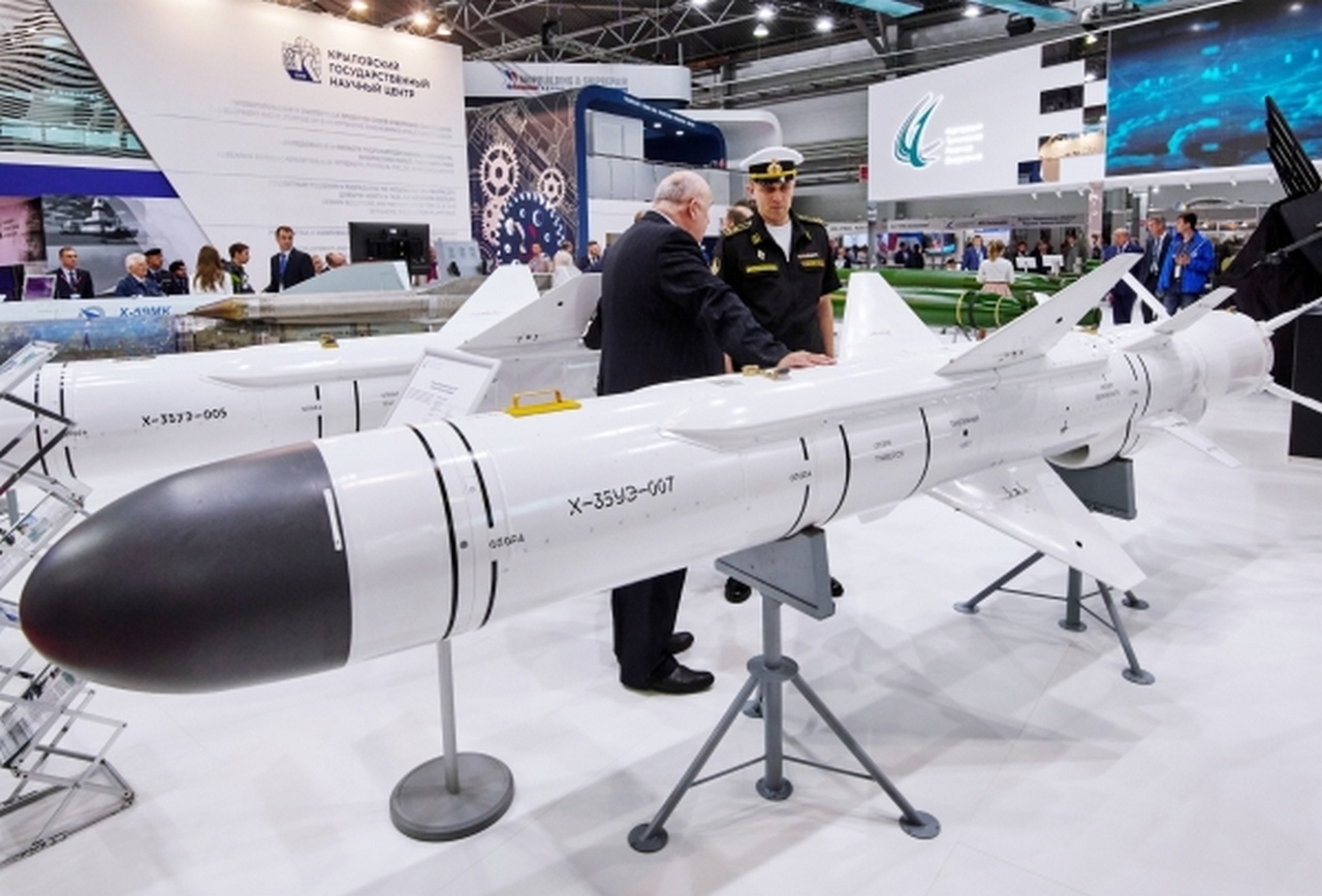 Тактическая противокорабельная ракета Х-35УЭ комплекса «Уран».