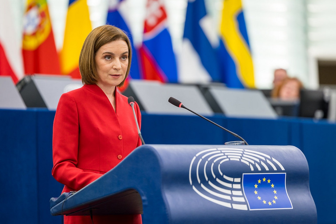 Майя Санду хочет объединения с Румынией, чтобы автоматом затащить Молдавию в Евросоюз.