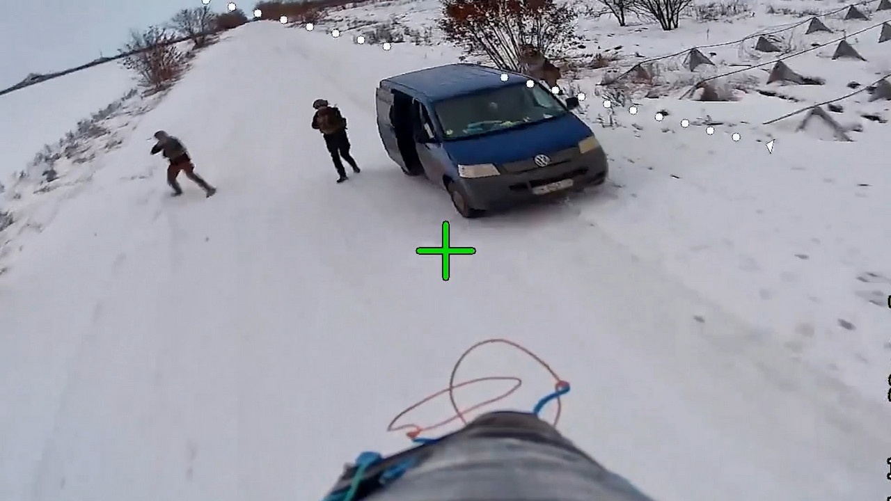 Несмотря на морозы, сложные погодные условия и противодействие вражеских систем РЭБ, российские расчёты FPV-дронов уничтожают технику и живую силу противника.