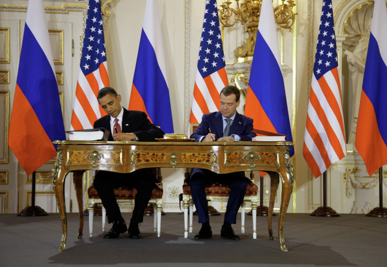 Договор о мерах по дальнейшему сокращению и ограничению стратегических наступательных вооружений (СНВ-3) подписали с представителем Эпштейна, 8 апреля 2010 г.