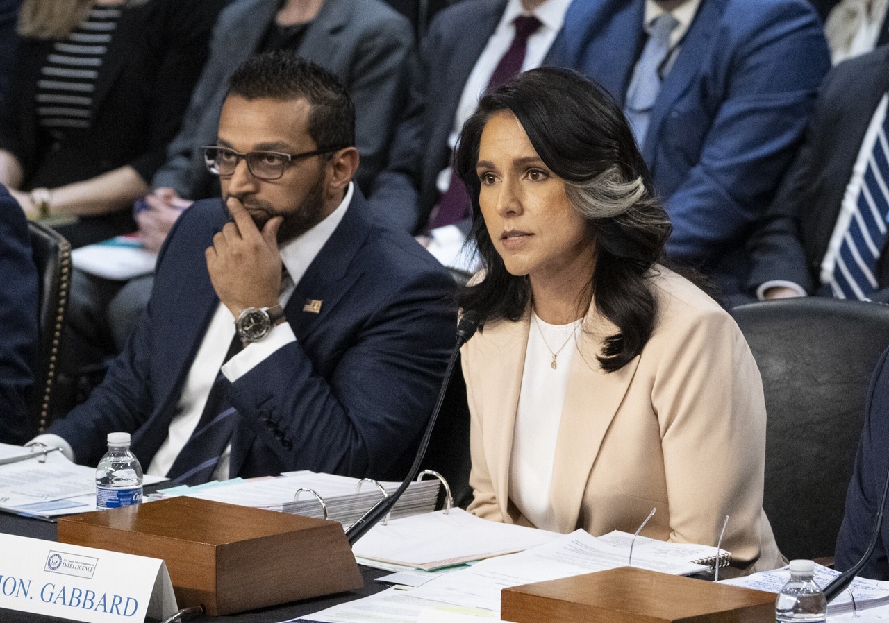 Директор ФБР Кэш Патель и глава национальной разведки Тулси Габбард.