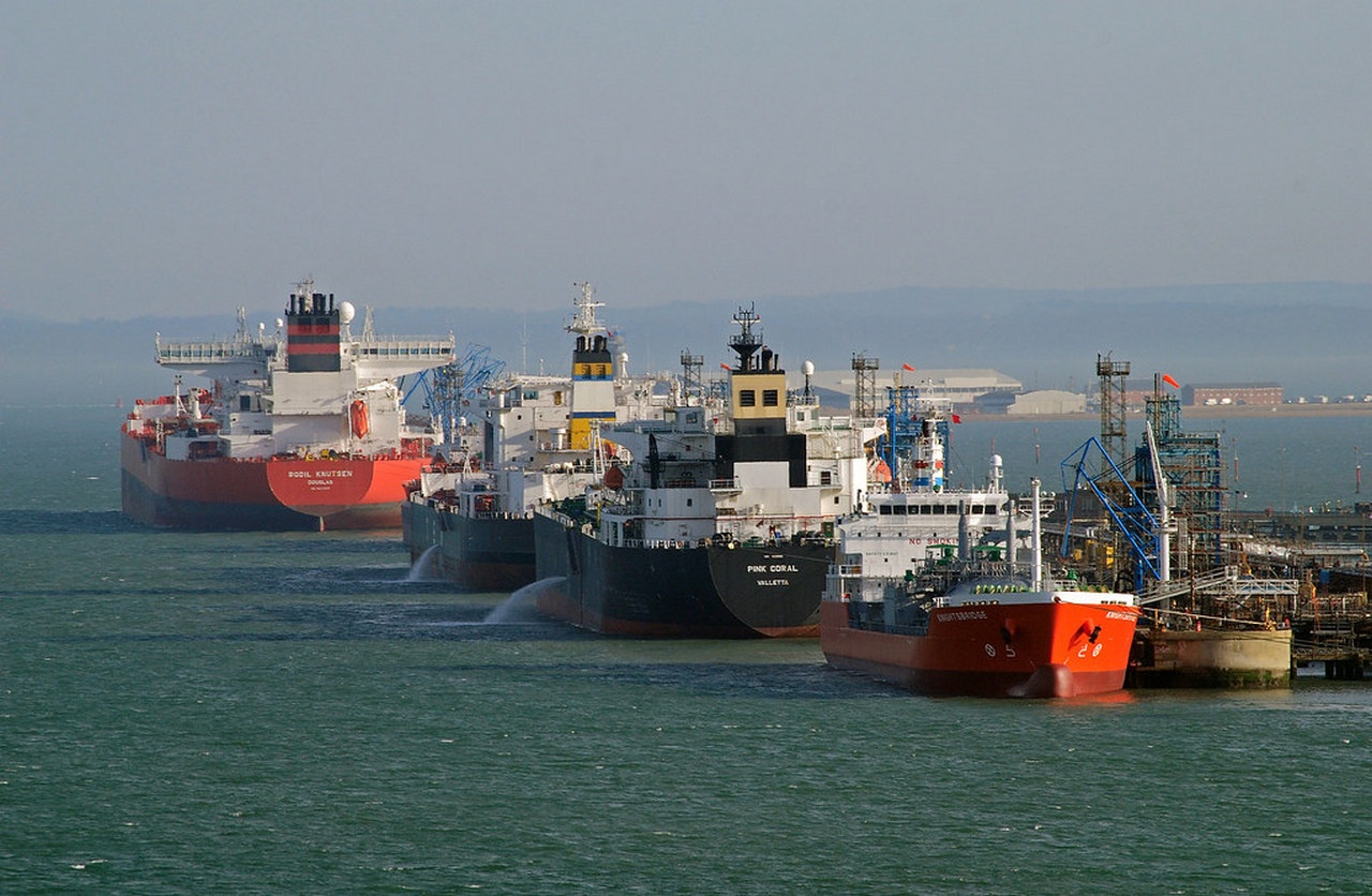 Если корабли российского ВМФ будут сопровождать танкеры, вряд ли кто-то решится их задержать или досмотреть.