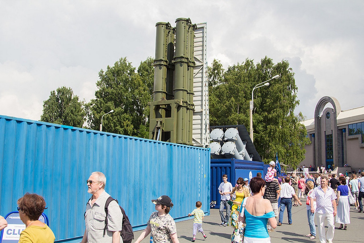 Российские контейнерные комплексы ракетного оружия.