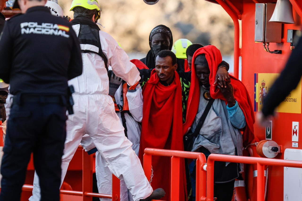 Очередная партия мигрантов на лодке добрались до Европы.