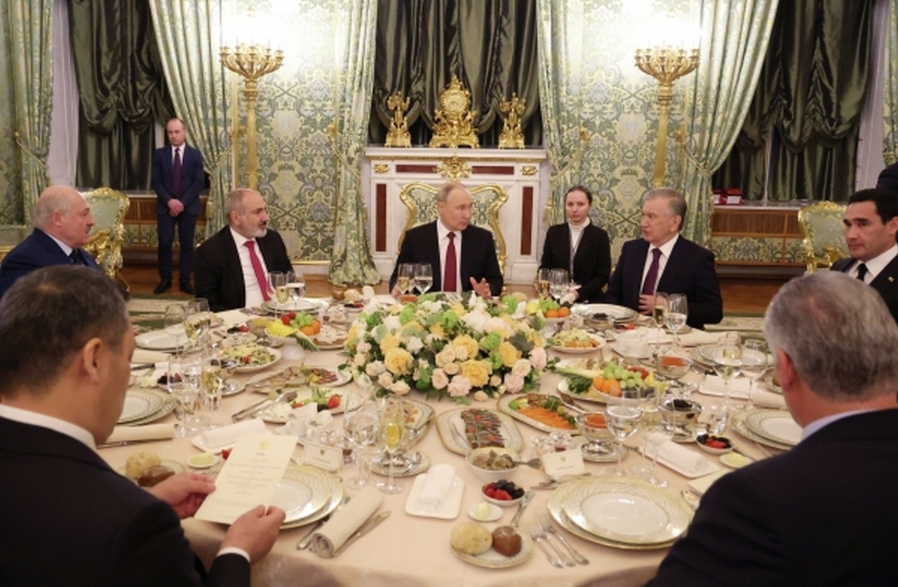 Пашинян мечтает урвать куски и со стола ЕАЭС, и ЕС, и в Белом доме.