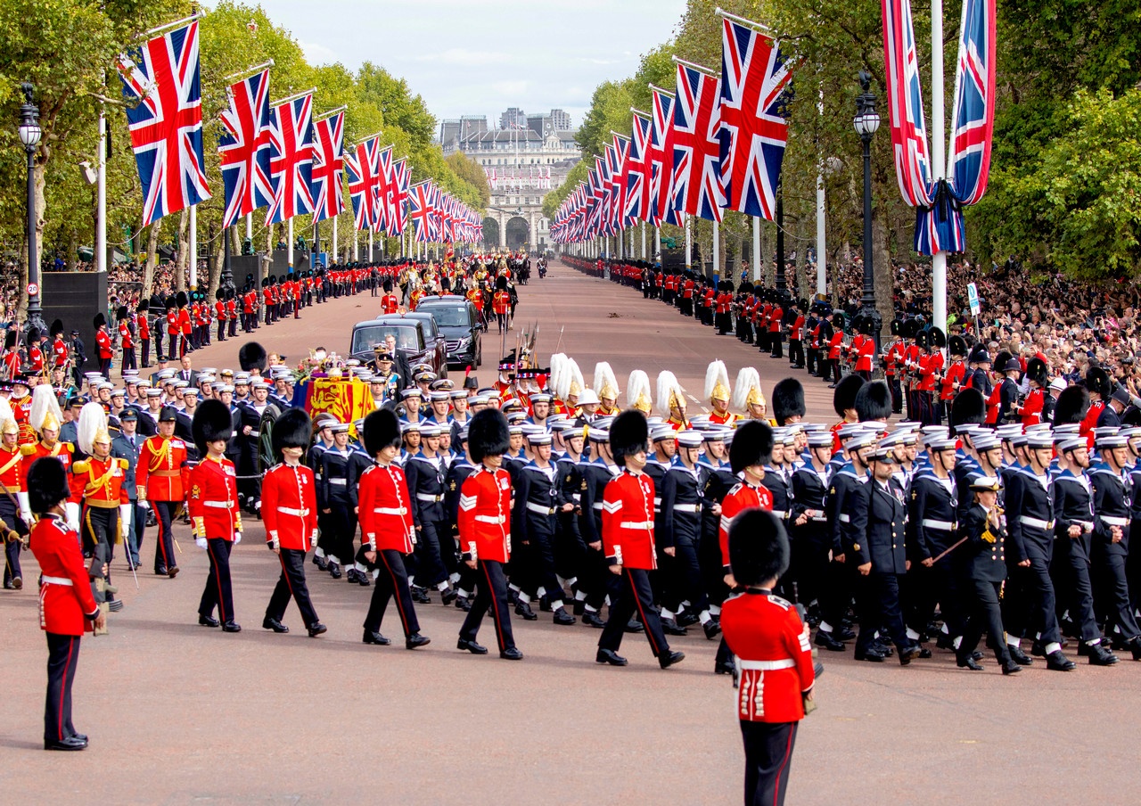 Англия цепляется за фантомные имперские воспоминания.