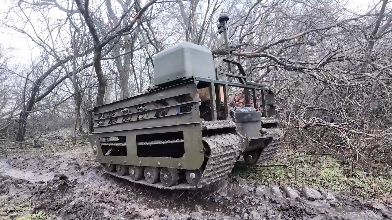 Более 500 кг полезного груза ежедневно доставляют операторы НРТК ульяновских десантников на Ореховском направлении.