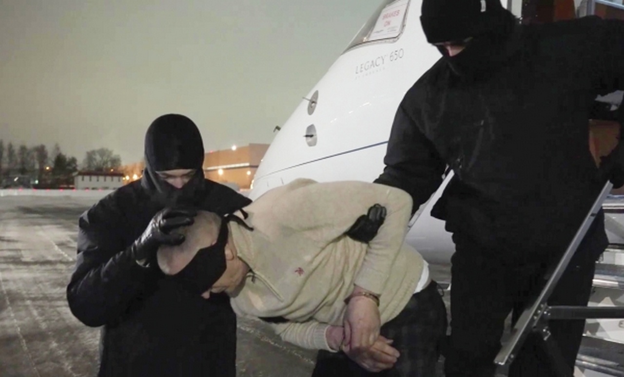 Исполнитель покушения на генерал-лейтенанта Владимира Алексеева гражданин России Любомир Корба, задержанный и экстрадированный при содействии партнёров из ОАЭ.