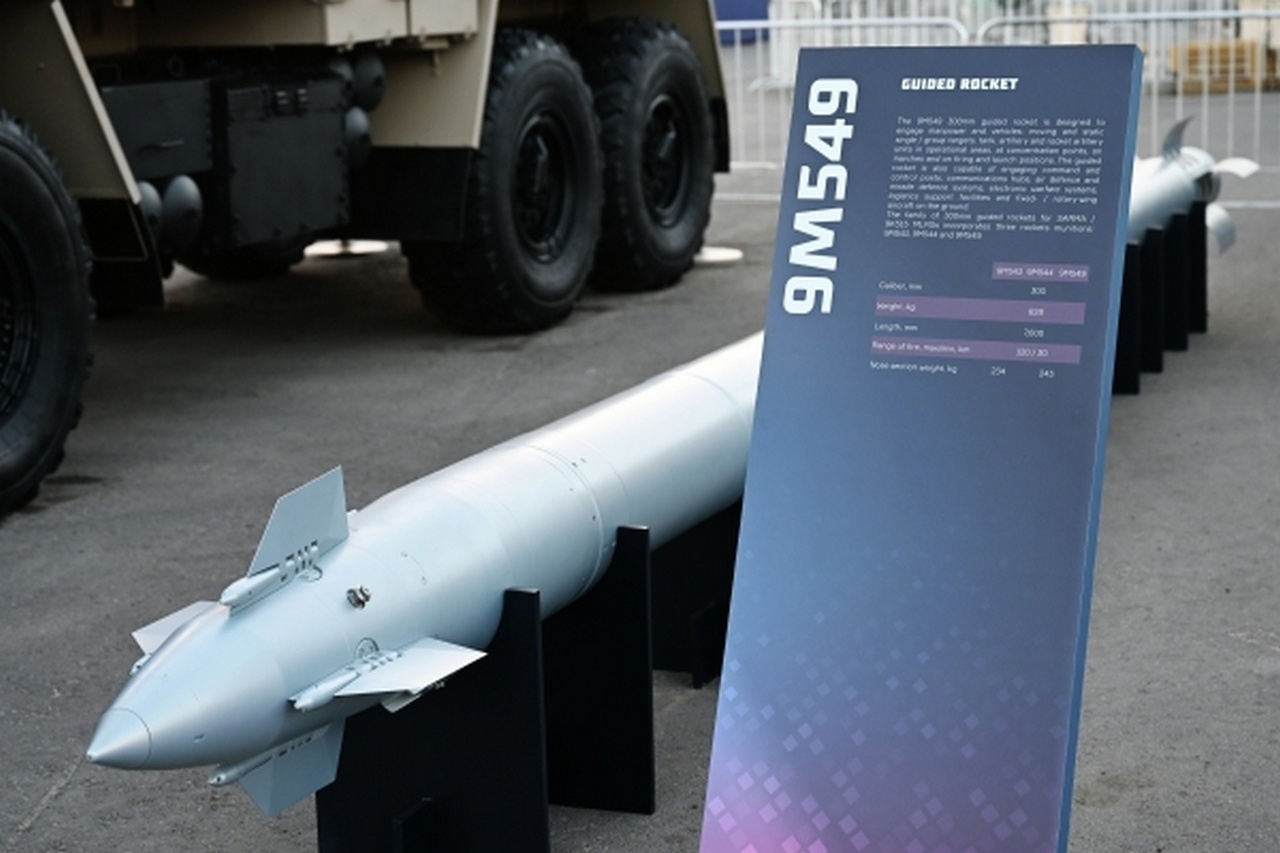 Управляемая 300-мм ракета 9М549 для реактивной системы залпового огня «Сарма».