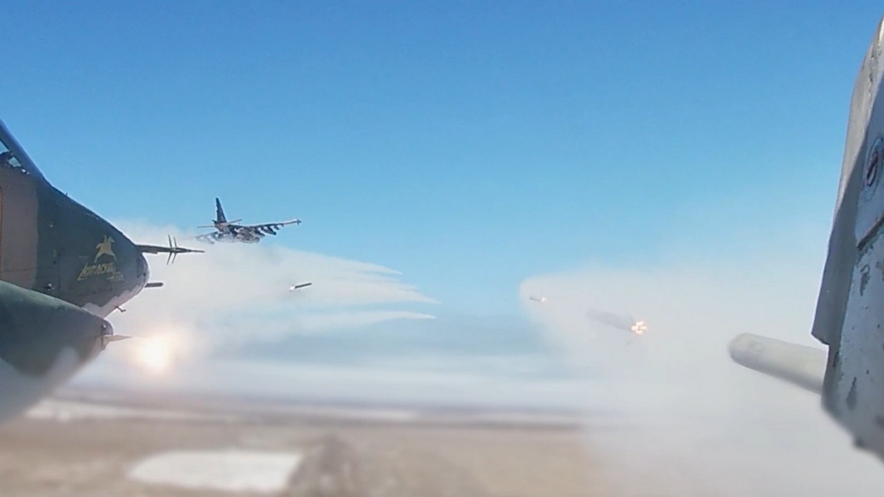 Экипажи Су-25 уничтожили живую силу и опорный пункт ВСУ в зоне ответственности группировки войск «Восток».