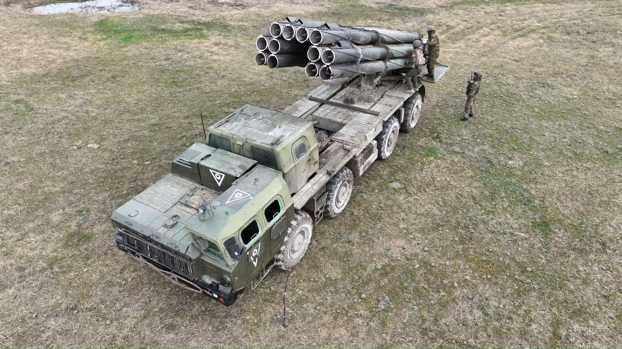 Расчёт реактивной системы залпового огня «Смерч» Центрального военного округа в зоне СВО, 2023 г.