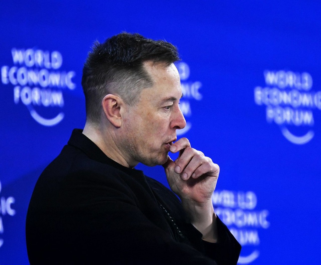 Илон Маск предрекает вымирание белого человека.