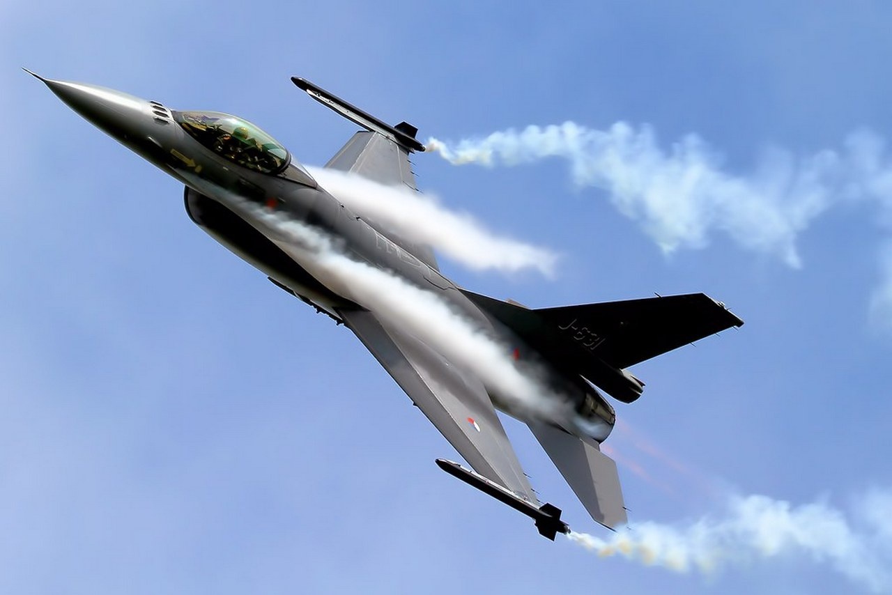 Истребитель F-16 ВВС Нидерландов.