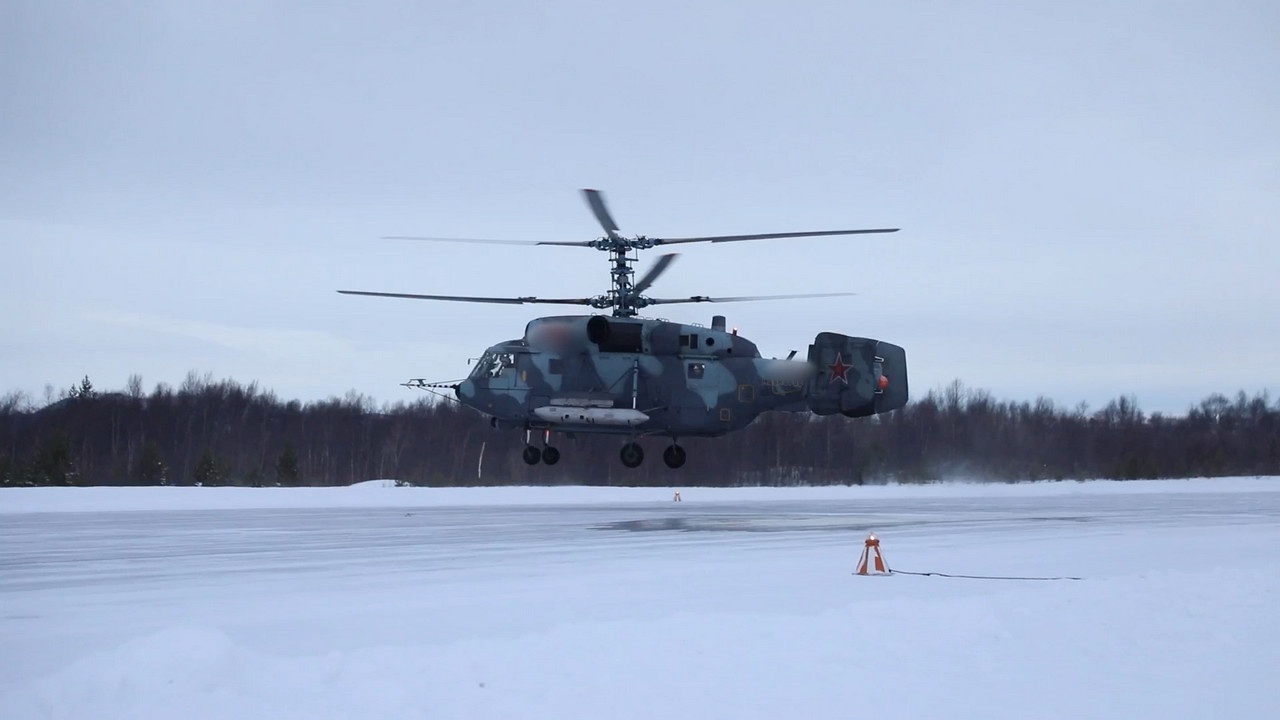В отдельном вертолётном полку авиационного корпуса Северного флота прошли командирские полёты.