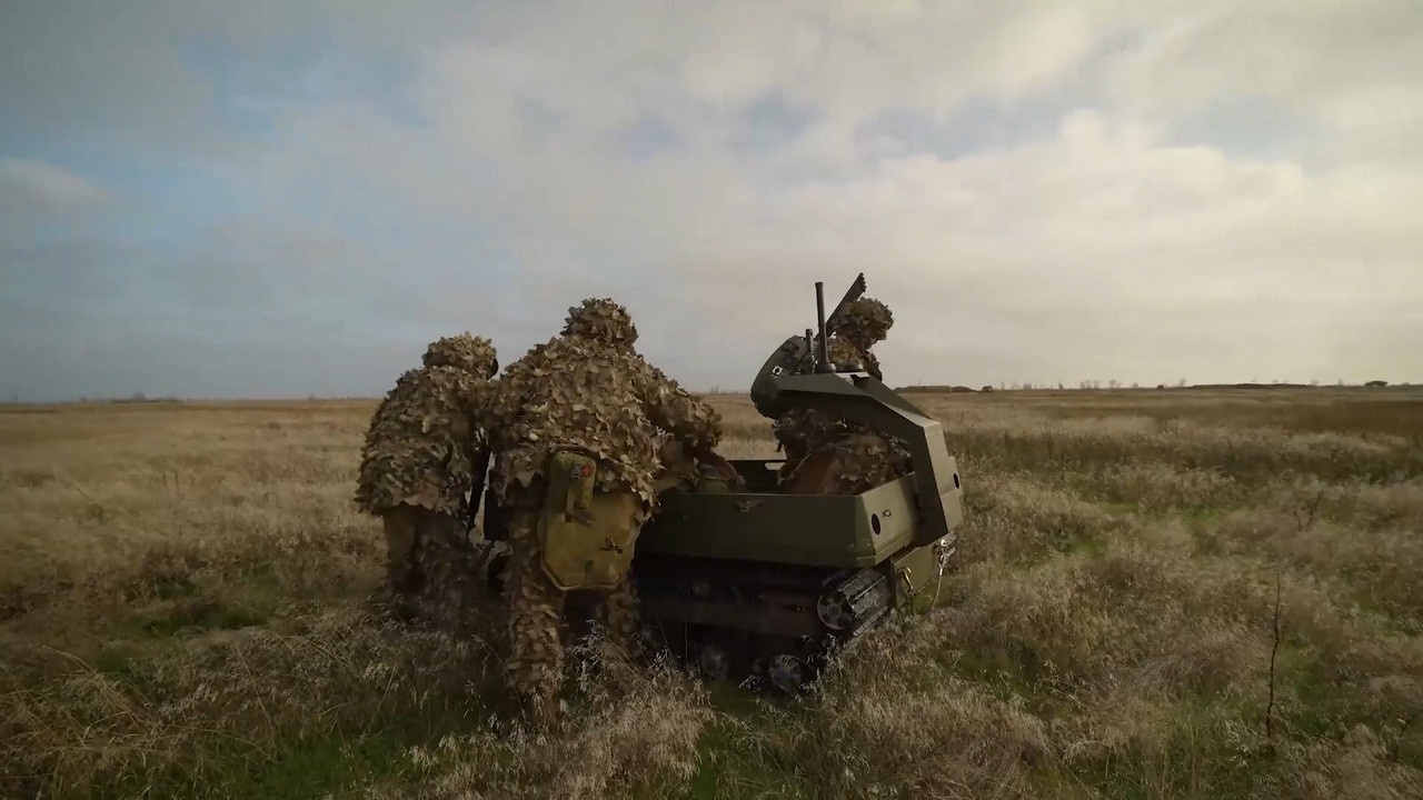 Операторы НРТК «Омич» и «Курьер» отрабатывают выполнение боевых задач в тыловом районе СВО.