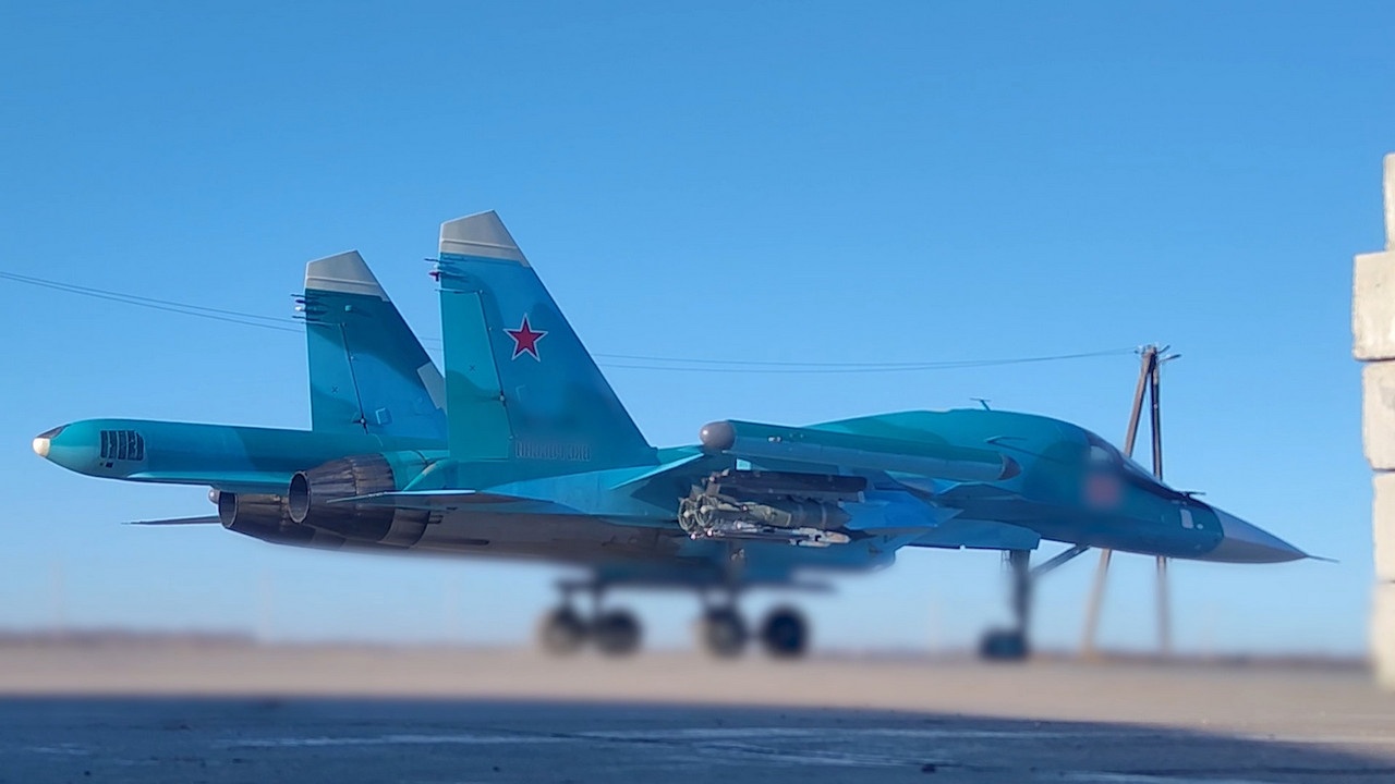 Экипаж Су-34 нанёс удар по пункту управления БПЛА ВСУ в зоне ответственности группировки «Центр».