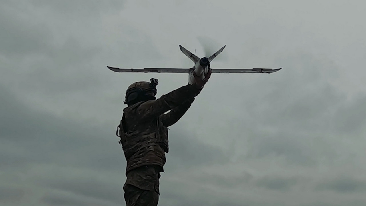 Разведывательные БПЛА группировки войск «Восток» выявили активность ударных беспилотников самолётного типа ВСУ в Днепропетровской области.