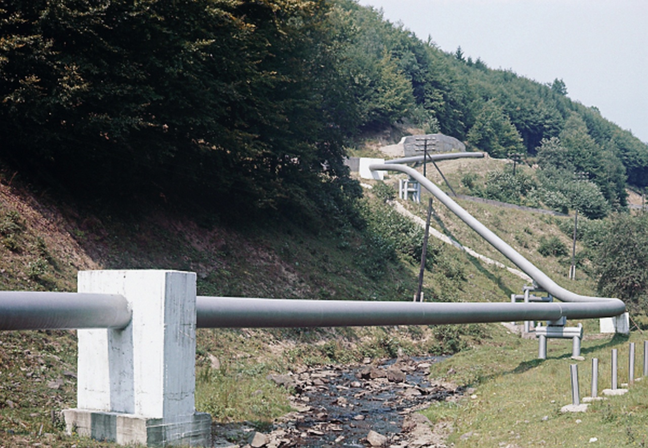 Трасса нефтепровода «Дружба» в Карпатах на Украине.