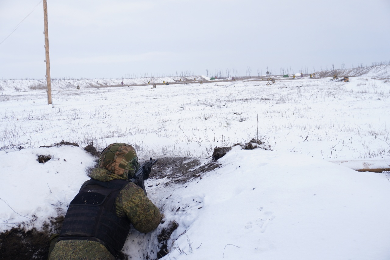 Военнослужащие ЮВО отработали уничтожение условного противника на занятиях по огневой подготовке.
