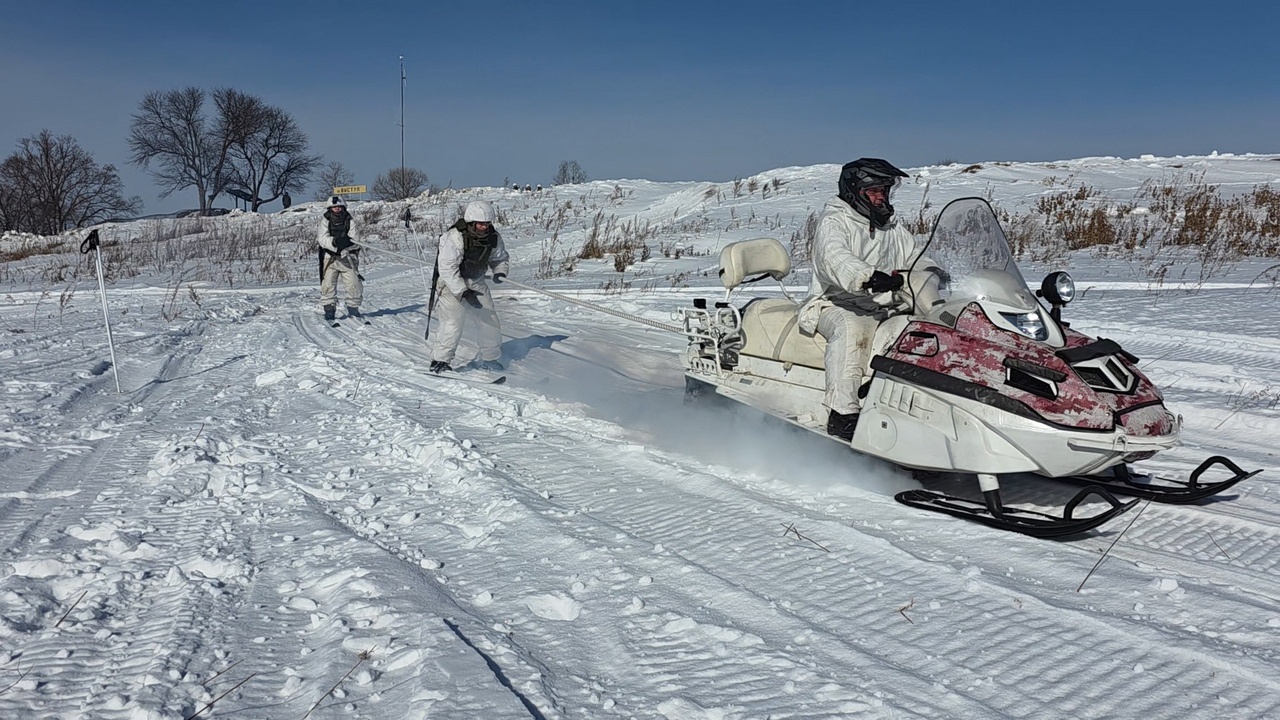 В ДВОКУ состоялись первые практические занятия с курсантами арктических мотострелковых подразделений.