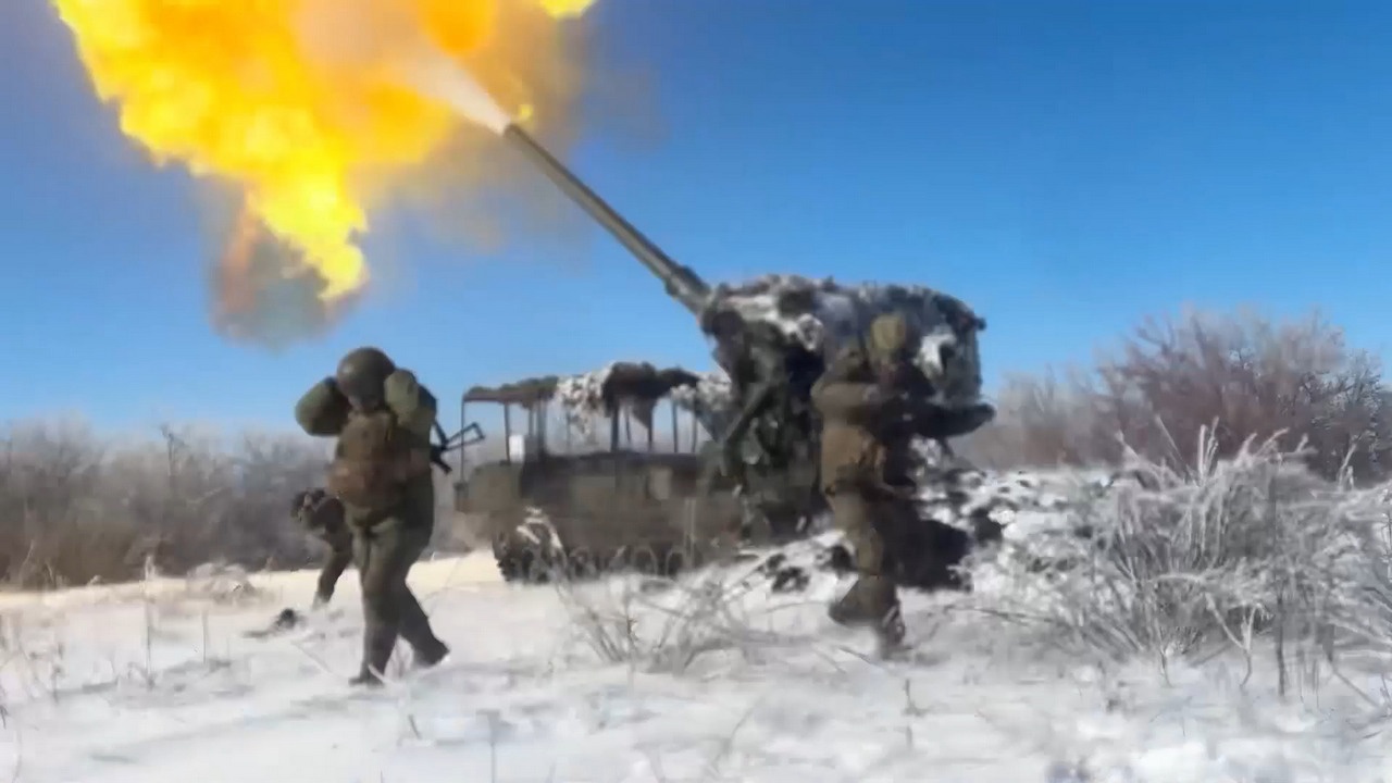 Расчёты САУ «Пион» группировки войск «Запад» уничтожили склады боеприпасов ВСУ в Купянском районе.