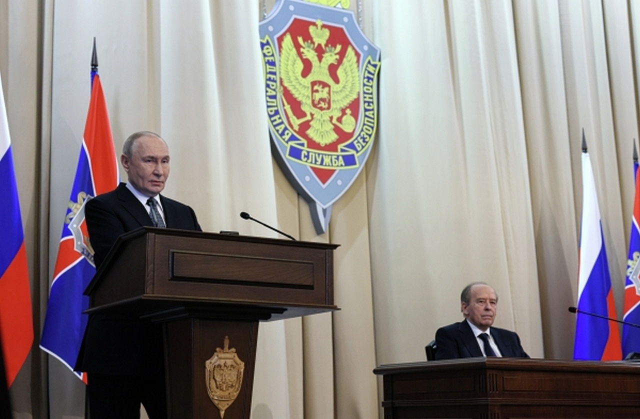 Президент РФ Владимир Путин выступает на заседании коллегии Федеральной службы безопасности РФ.