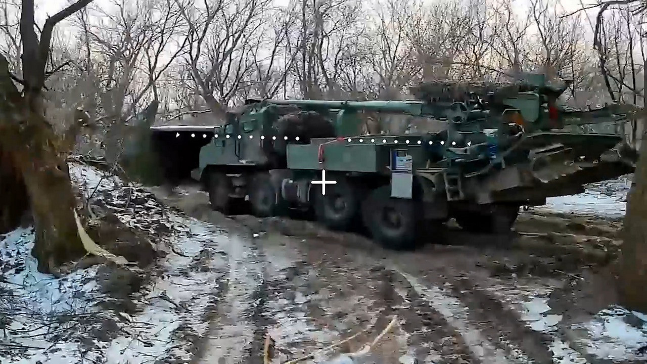 Расчёты ударных БПЛА Новороссийских десантников уничтожили САУ «Богдана» на Ореховском направлении.