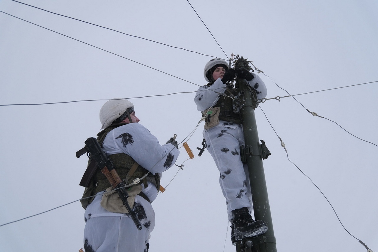 Связисты ЦВО в Сибири отработали противодействие средствам РЭБ.