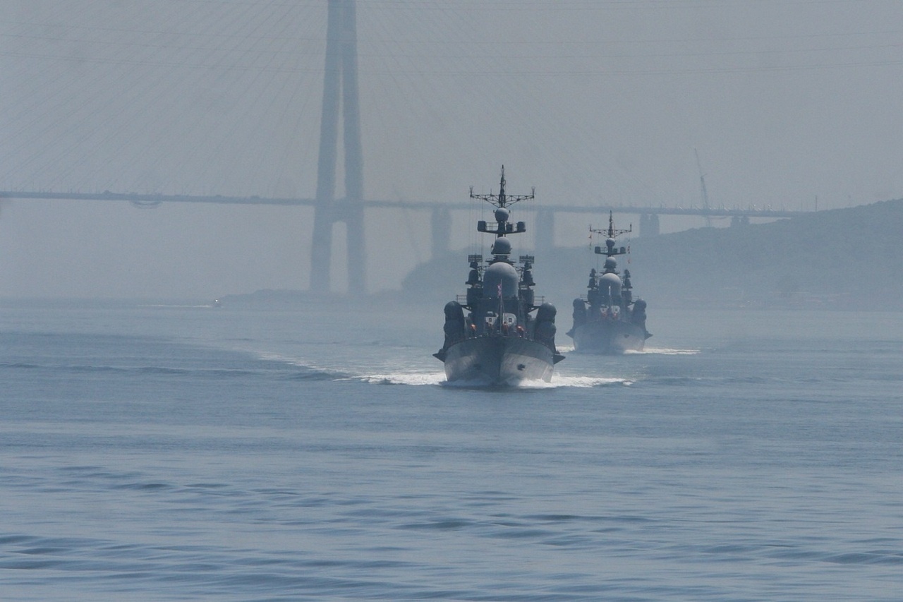 Ракетные катера Тихоокеанского флота уничтожили морские и воздушные цели условного противника в Японском море.