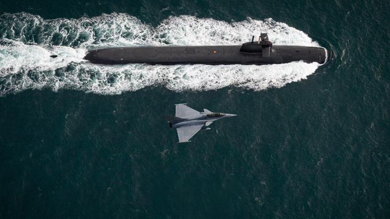 Носители французского ядерного оружия - подводные лодки и авиация.