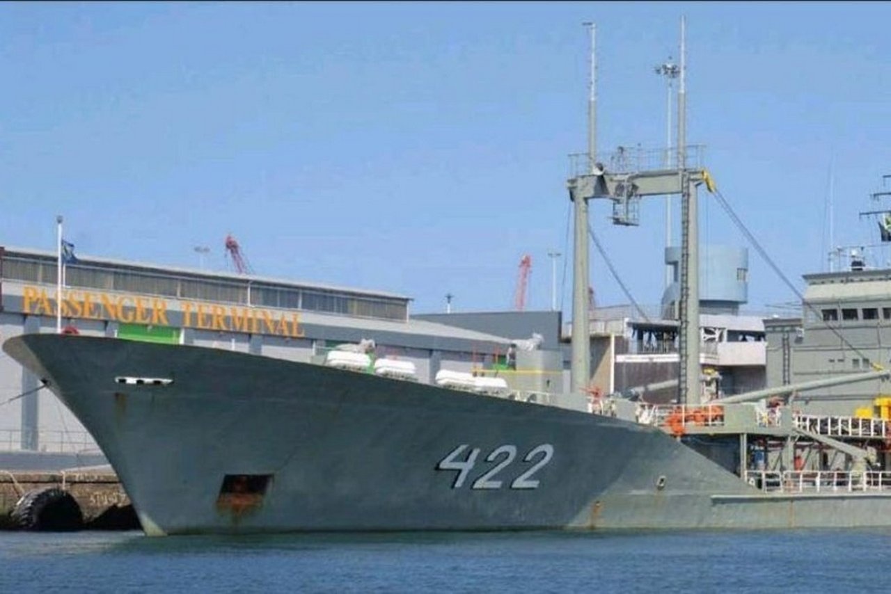 Шри-Ланка интернировала судно снабжения ВМС Ирана Bushehr и его экипаж.