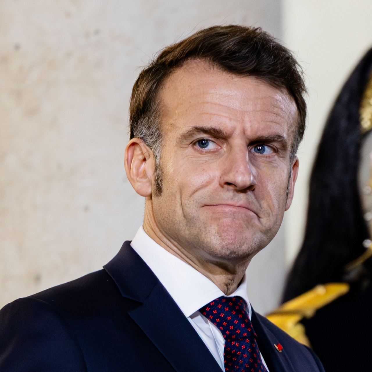 Макрон сначала сурово осудил удары США и Израиля, но потом опомнился и не менее сурово поговорил с президентом Ирана.