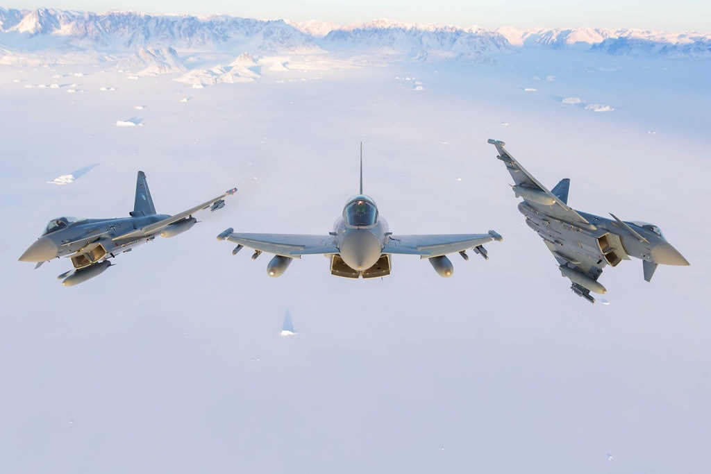 Боевые самолёты Германии, Дании и Швеции отрабатывают ведение боевых действий в рамках учений НАТО недалеко от границы с Россией.