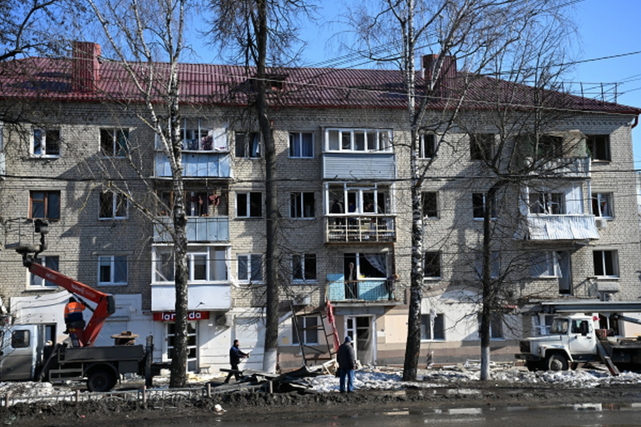 Здание, повреждённое в результате ракетного удара ВСУ по Брянску.