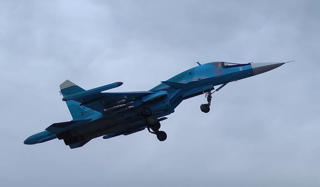 Экипаж Су-34 ВКС нанёс удар по живой силе и пункту управления БПЛА ВСУ.