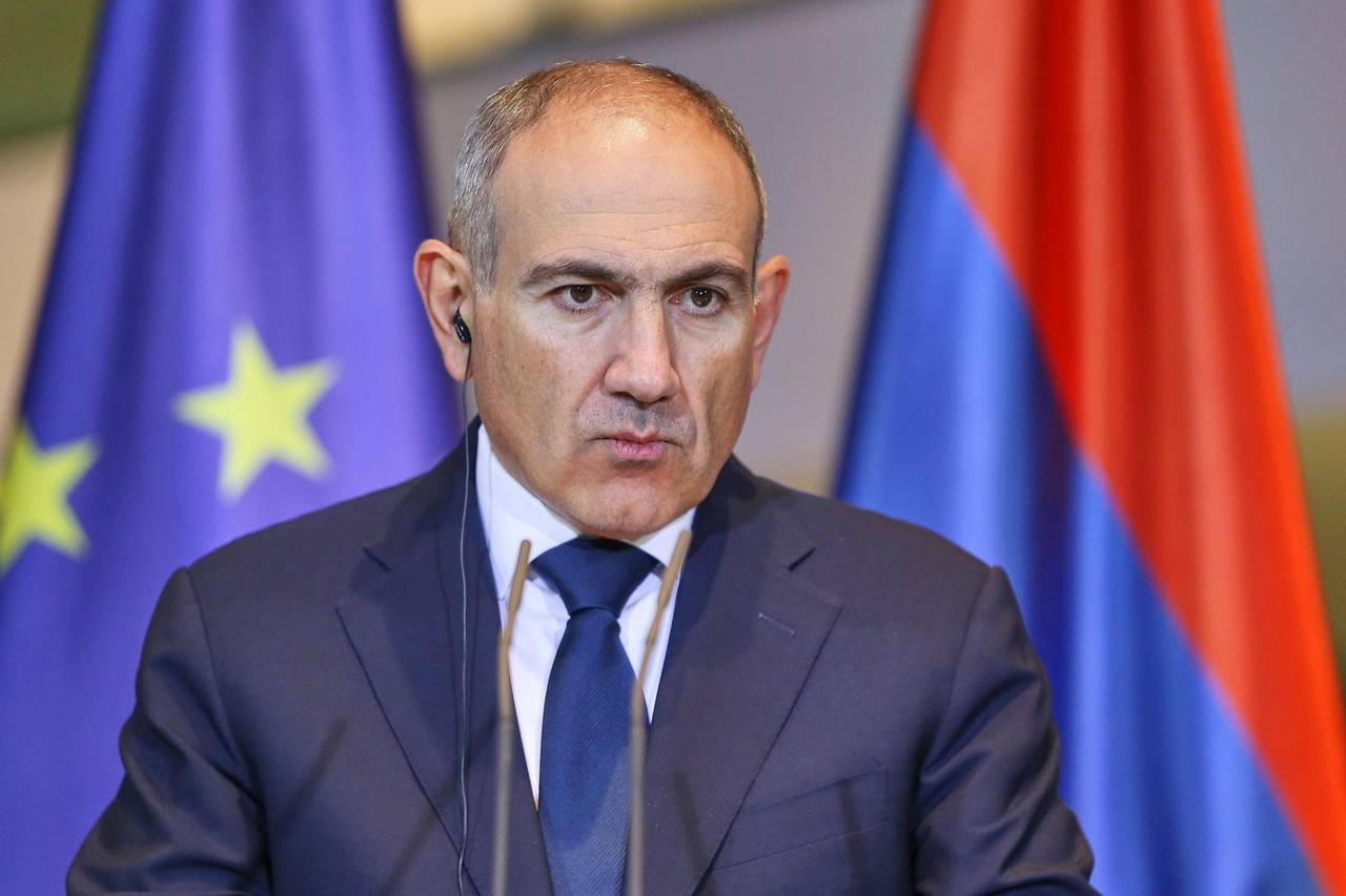 Пашинян обвиняет церковь в заговоре против него.