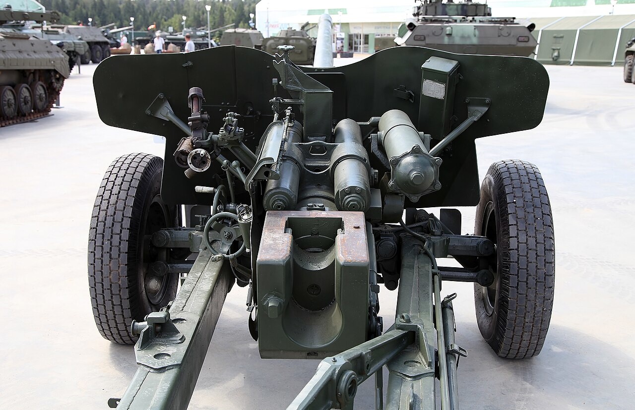 Казённая часть орудия.