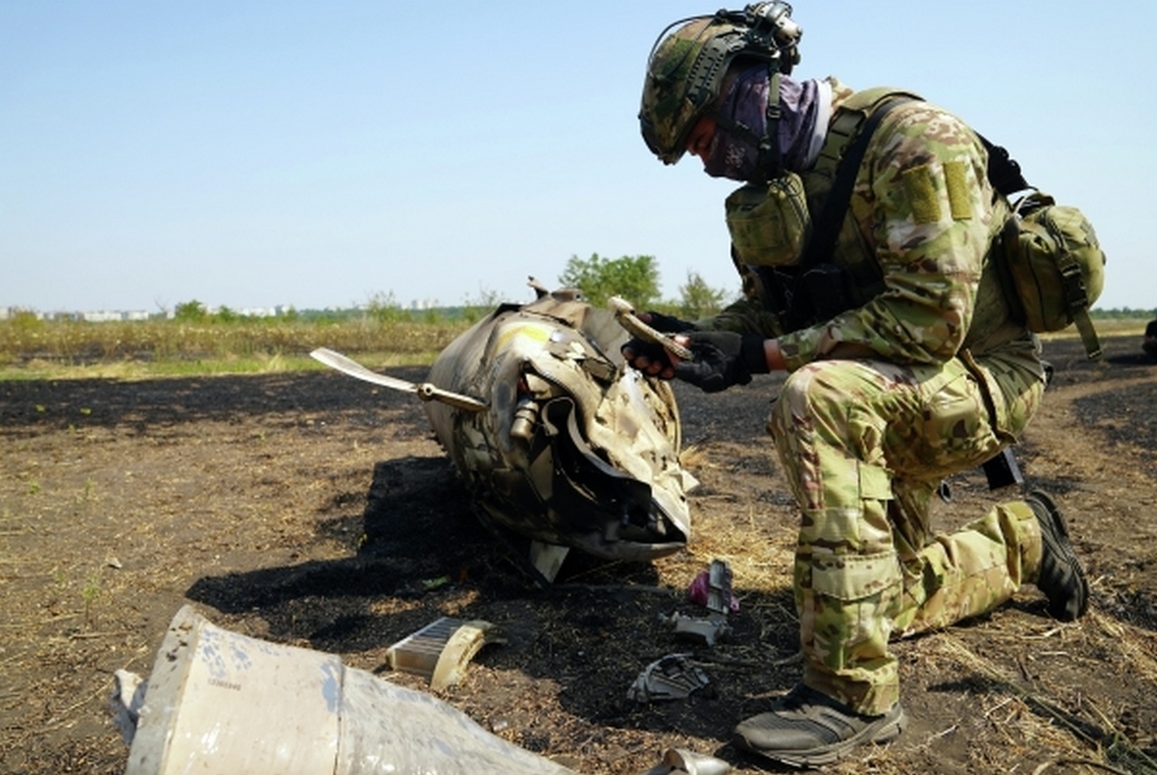 Обломки одной из ракет ATACMS производства США, сбитой средствами ПВО РФ.