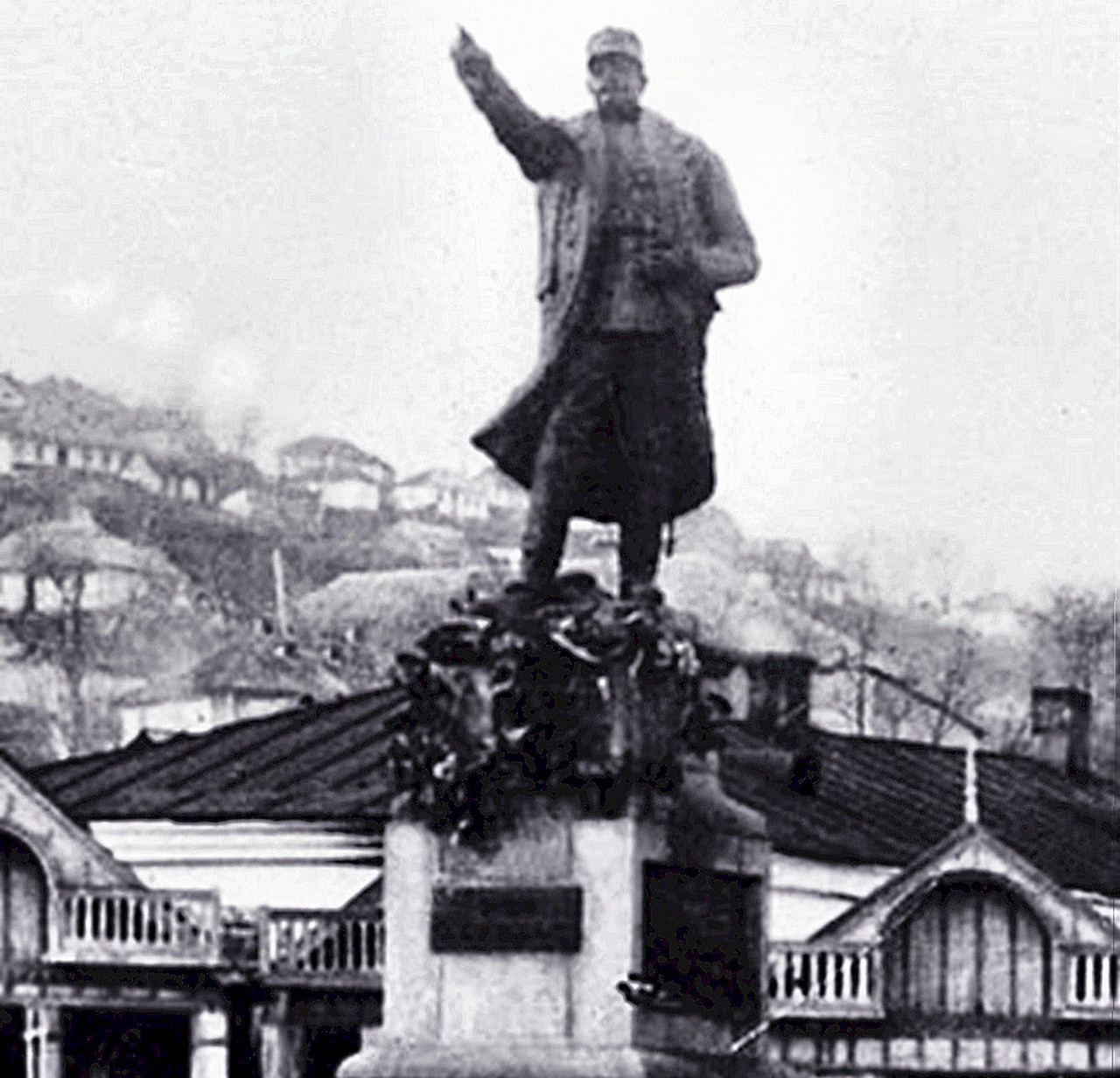 Первый памятник генералу Поеташу в Молдавии простоял до 1940 г.