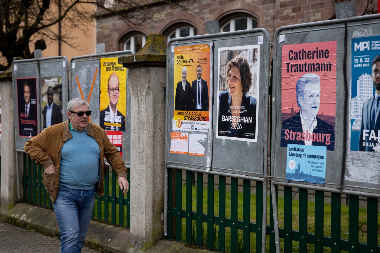Предвыборные плакаты на улицах Страсбурга.