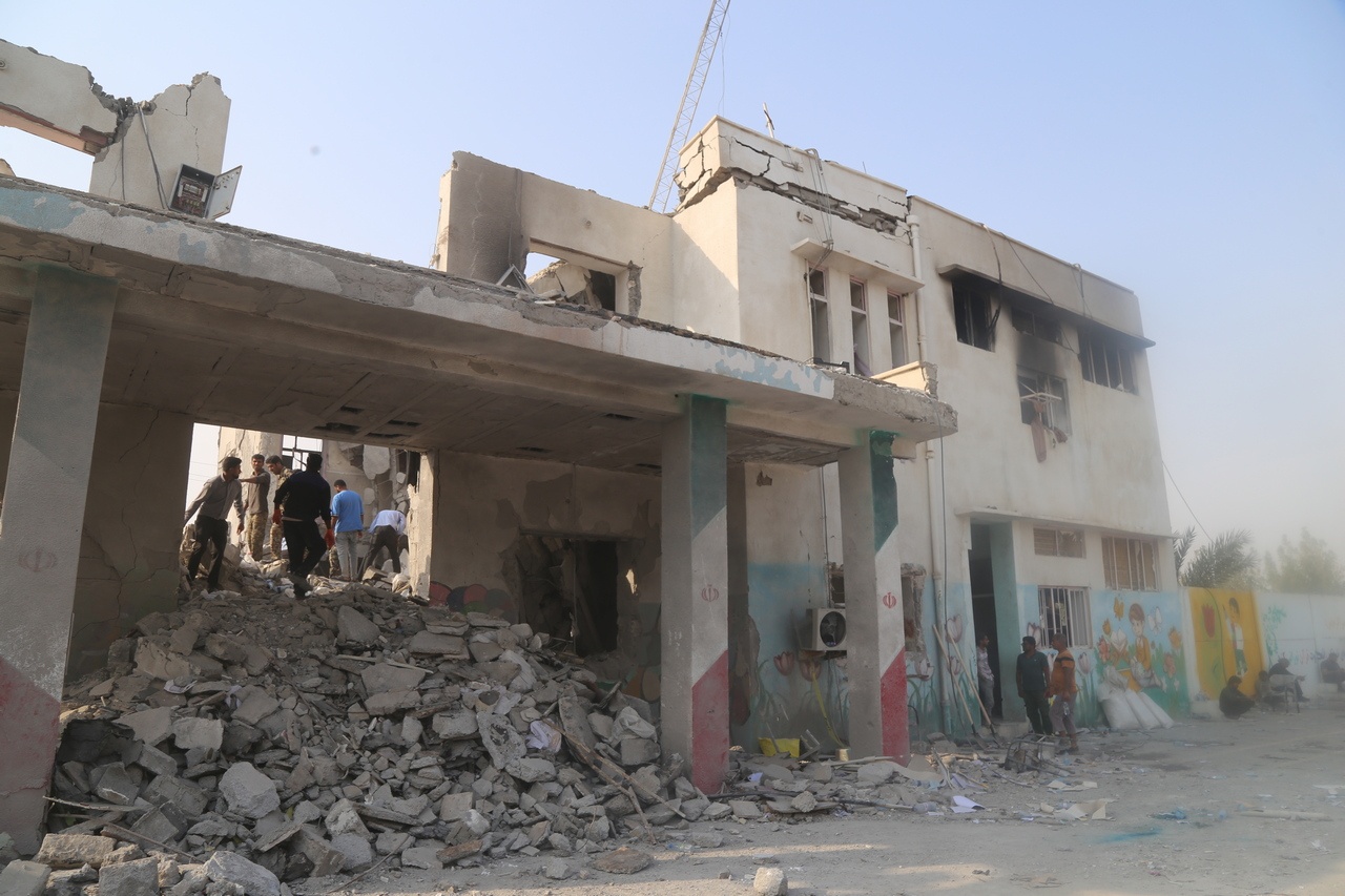 Руины школы в Минабе.